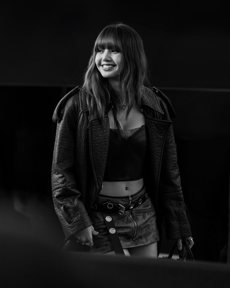 241002 - LISA at Paris Fashion Week for Louis Vuitton Spring Summer 2025 Show documents 5