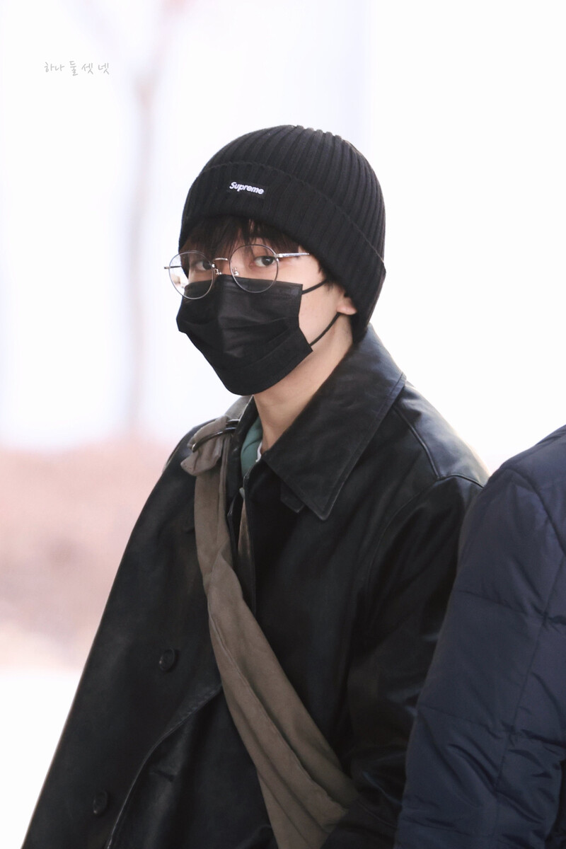 241229 SEVENTEEN Wonwoo at Gimpo International Airport documents 2