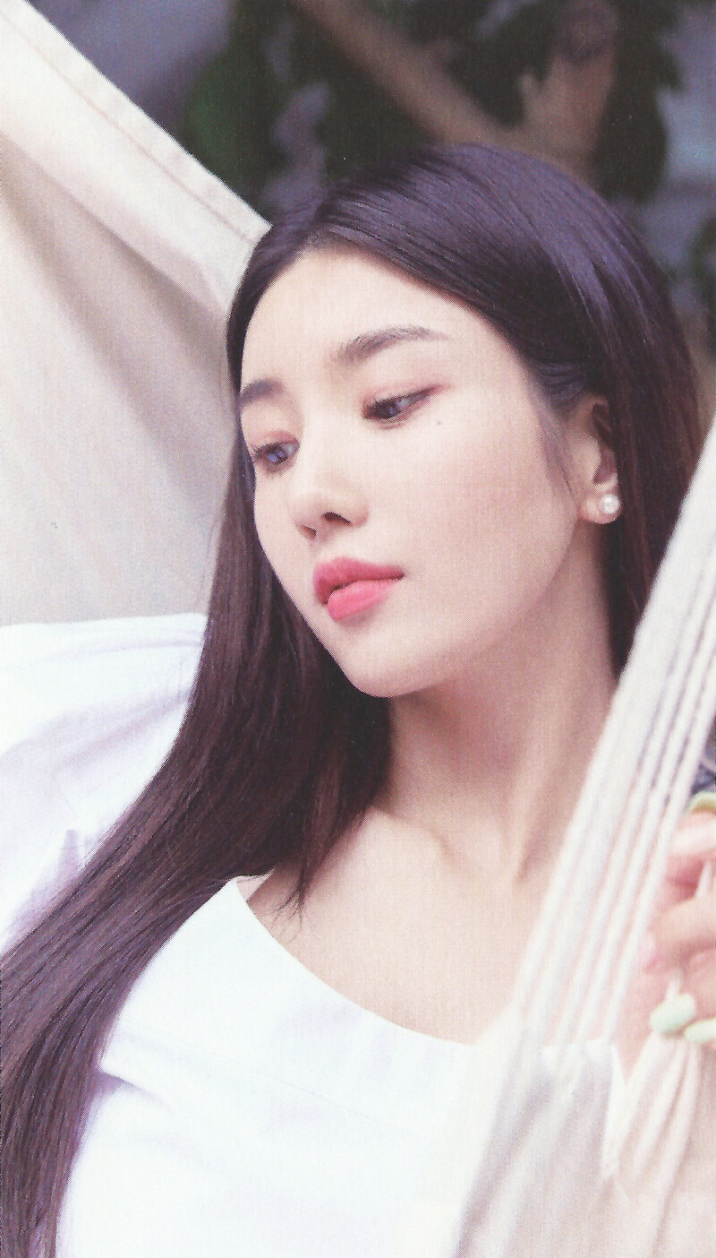 Kwon Eunbi 2022 Season's Greetings (Scans) documents 19