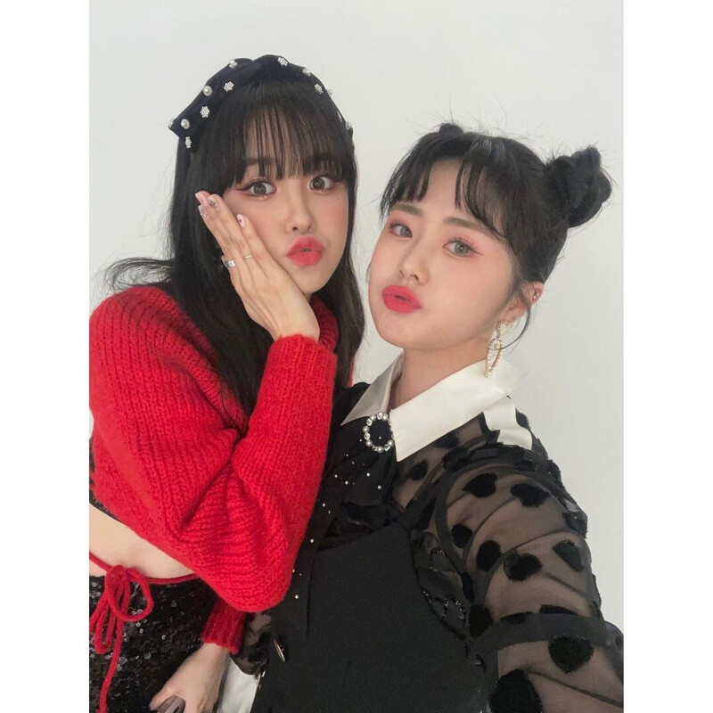 220222 PIXY Instagram Update - Lola & Satbyeol documents 1