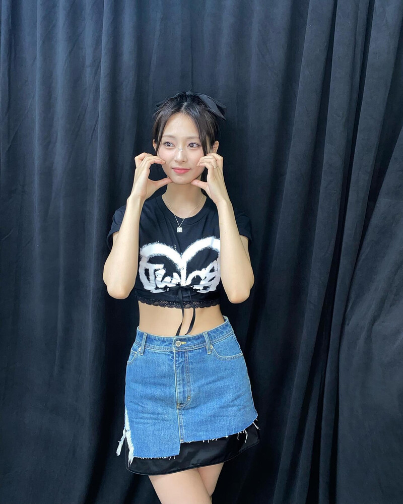 230904 - TZUYU Instagram Update documents 4