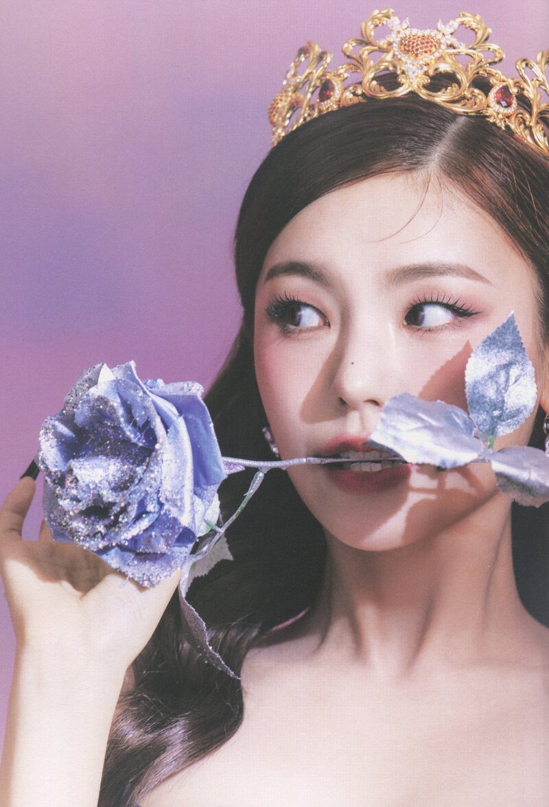 ITZY 'CHECKMATE' Album Scans (Yeji ver.) documents 5