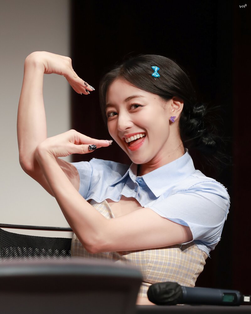 220903 TWICE Jihyo - Fansign Event documents 5