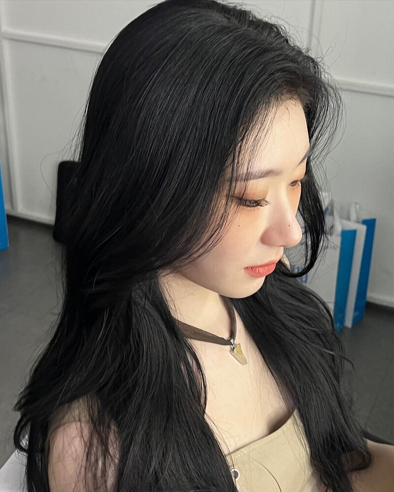 221209 ITZY Instagram Update - Chaeryeong documents 10