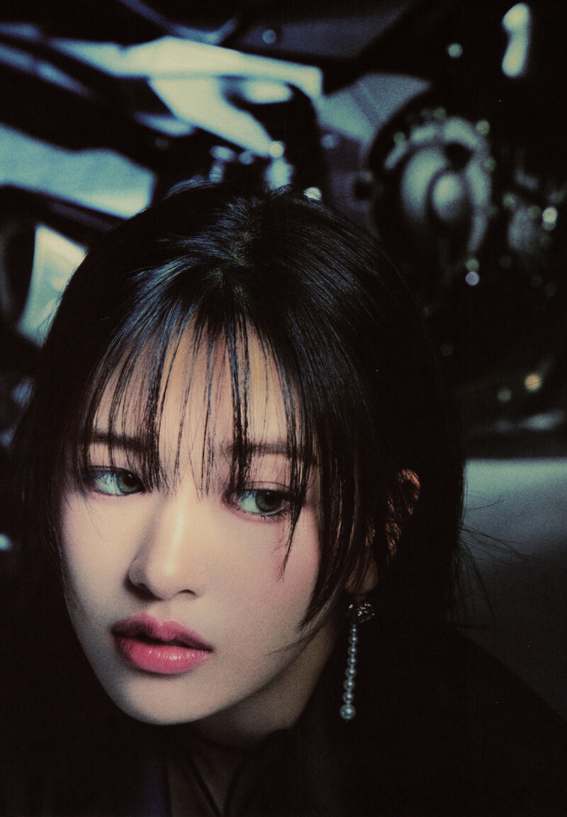 IVE - Mini Album 'I'VE MINE' (Scans) documents 4