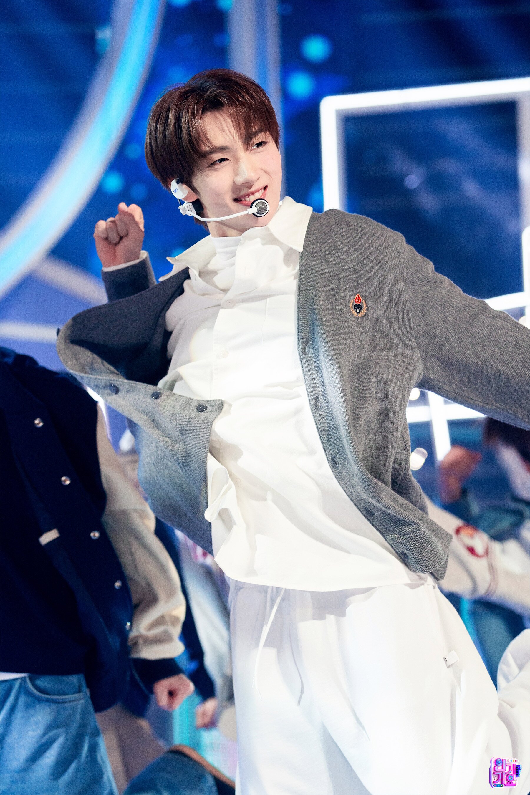 240128 TWS Youngjae - 'Plot Twist' and 'Oh Mymy: 7' at Inkigayo | kpopping