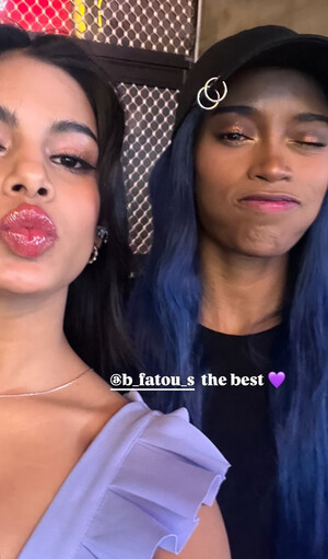 241122 BLACKSWAN Sriya Instagram Story Update with Fatou