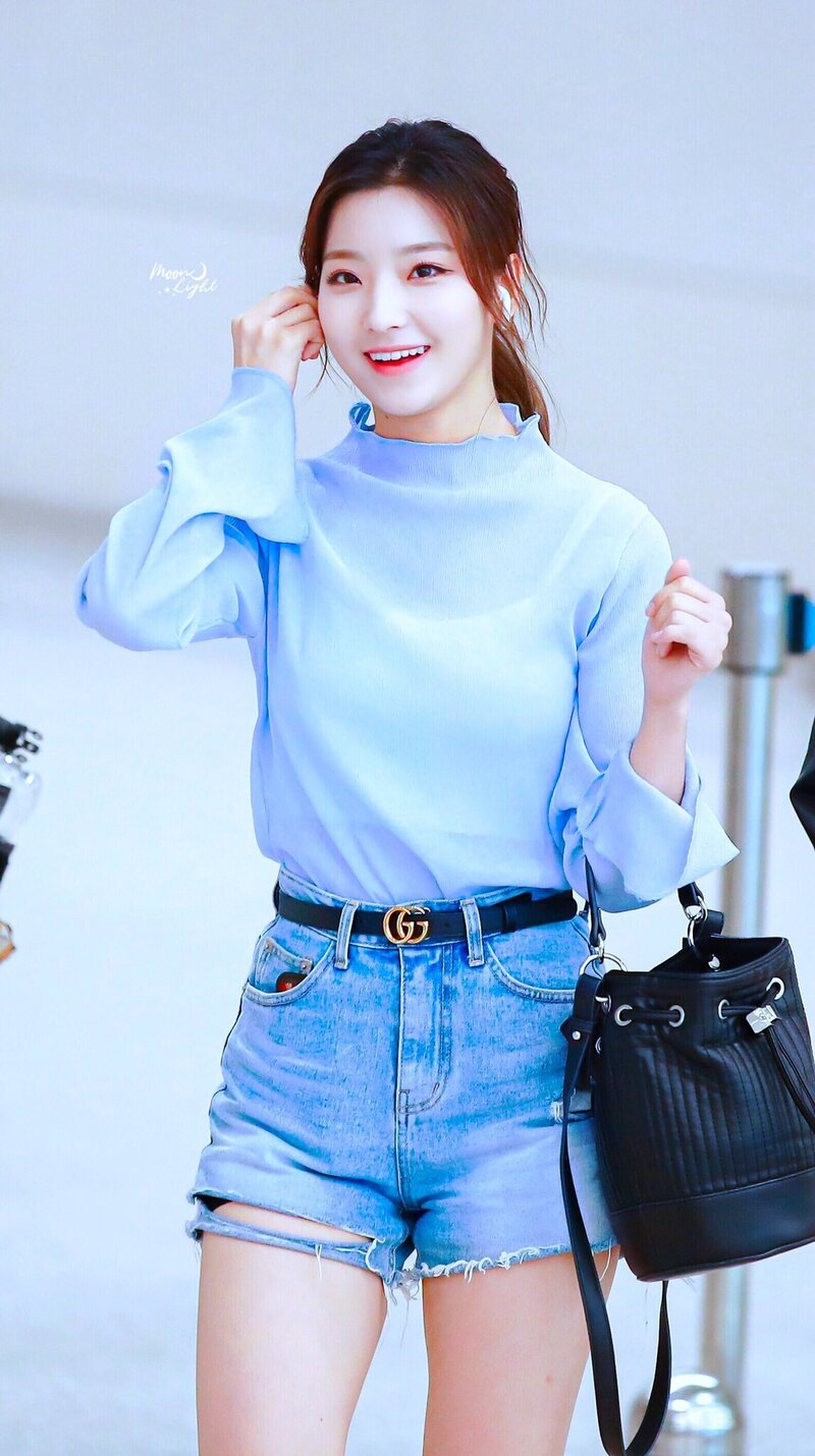 190930 fromis_9 Saerom documents 8