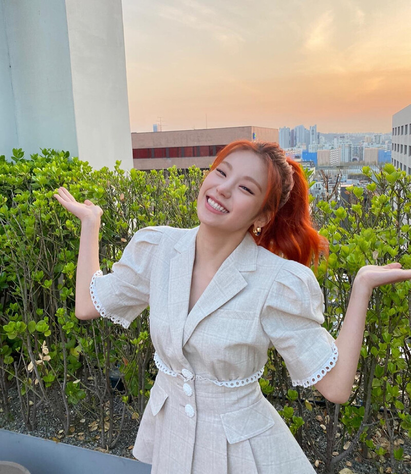 210526 ITZY SNS Update - Happy Birthday Yeji documents 9