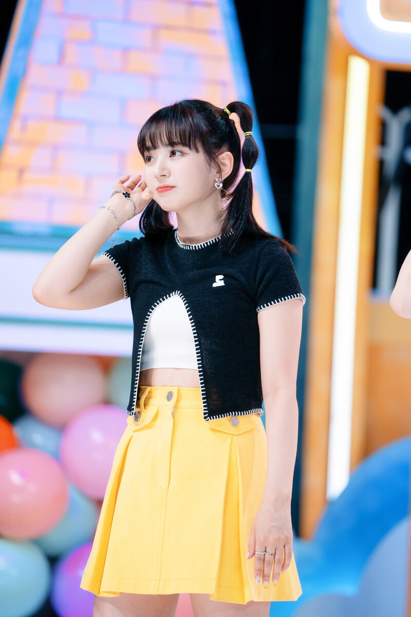 220703 Kep1er Mashiro 'Up!' at Inkigayo documents 4