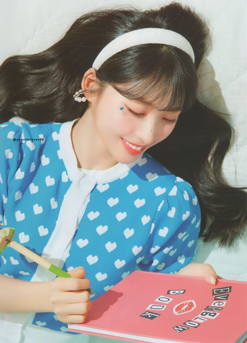 EVERGLOW 'FOREVER' 1st Fanclub Kit Scans documents 18