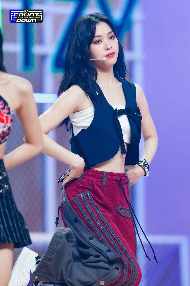 220721 ITZY Ryujin - 'SNEAKERS' at M Countdown documents 6