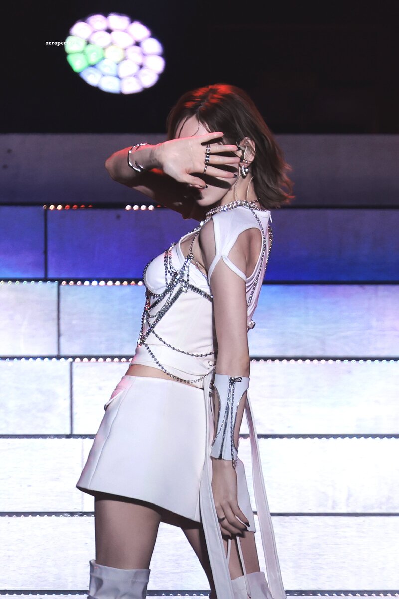 220820 Taeyeon at SMTOWN LIVE 2022: SMCU EXPRESS documents 8