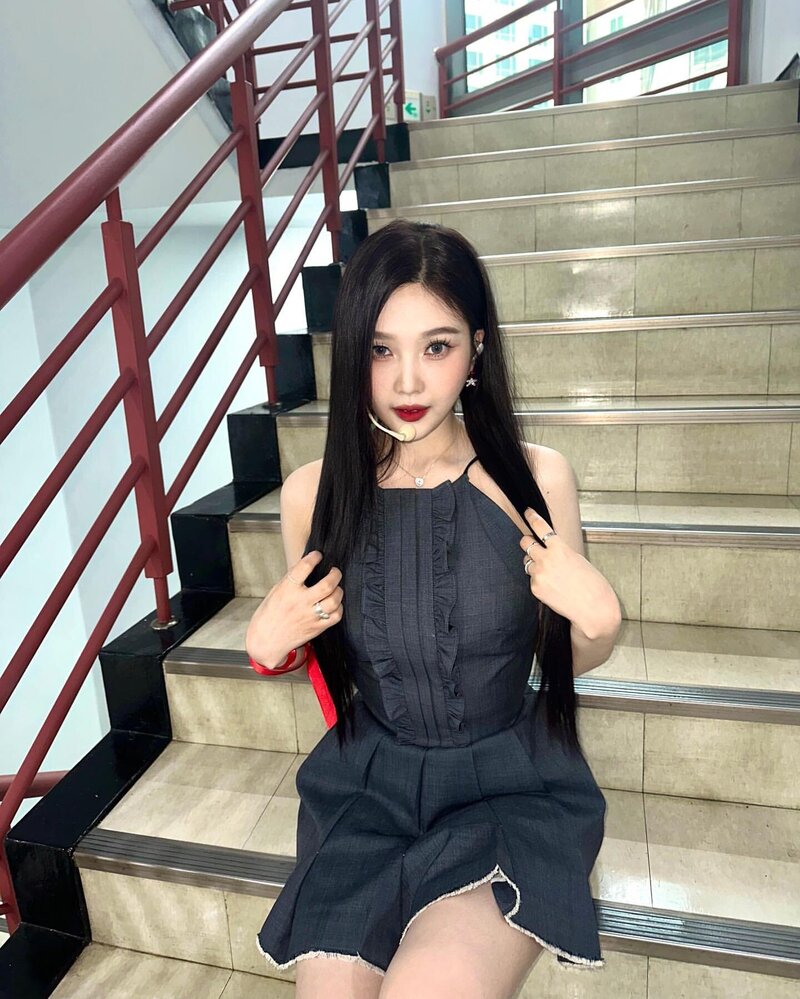 231128 Red Velvet Joy Instagram Update | kpopping