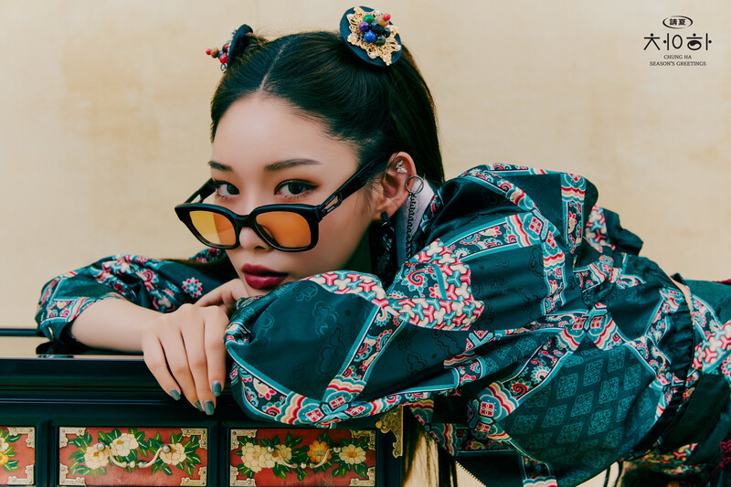 Chungha 2022 Season Greetings teasers documents 2