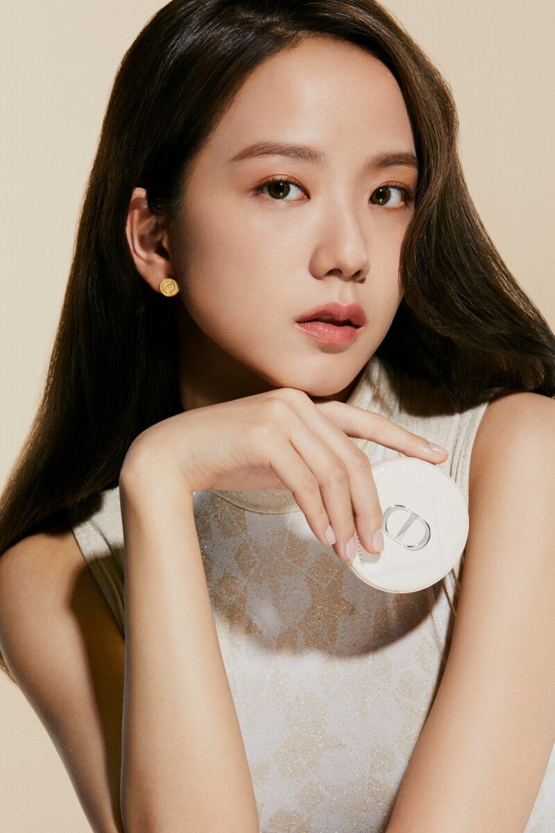 211230 DIOR BEAUTY OFFICIAL UPDATE- 'NEW YEAR'S MAKEUP LOOKS' with JISOO documents 6