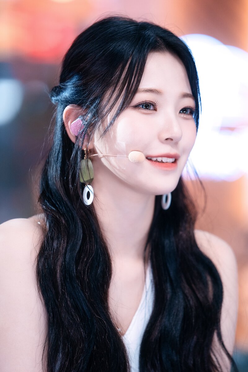220703 fromis_9 Jiheon - 'Stay This Way' at Inkigayo documents 5