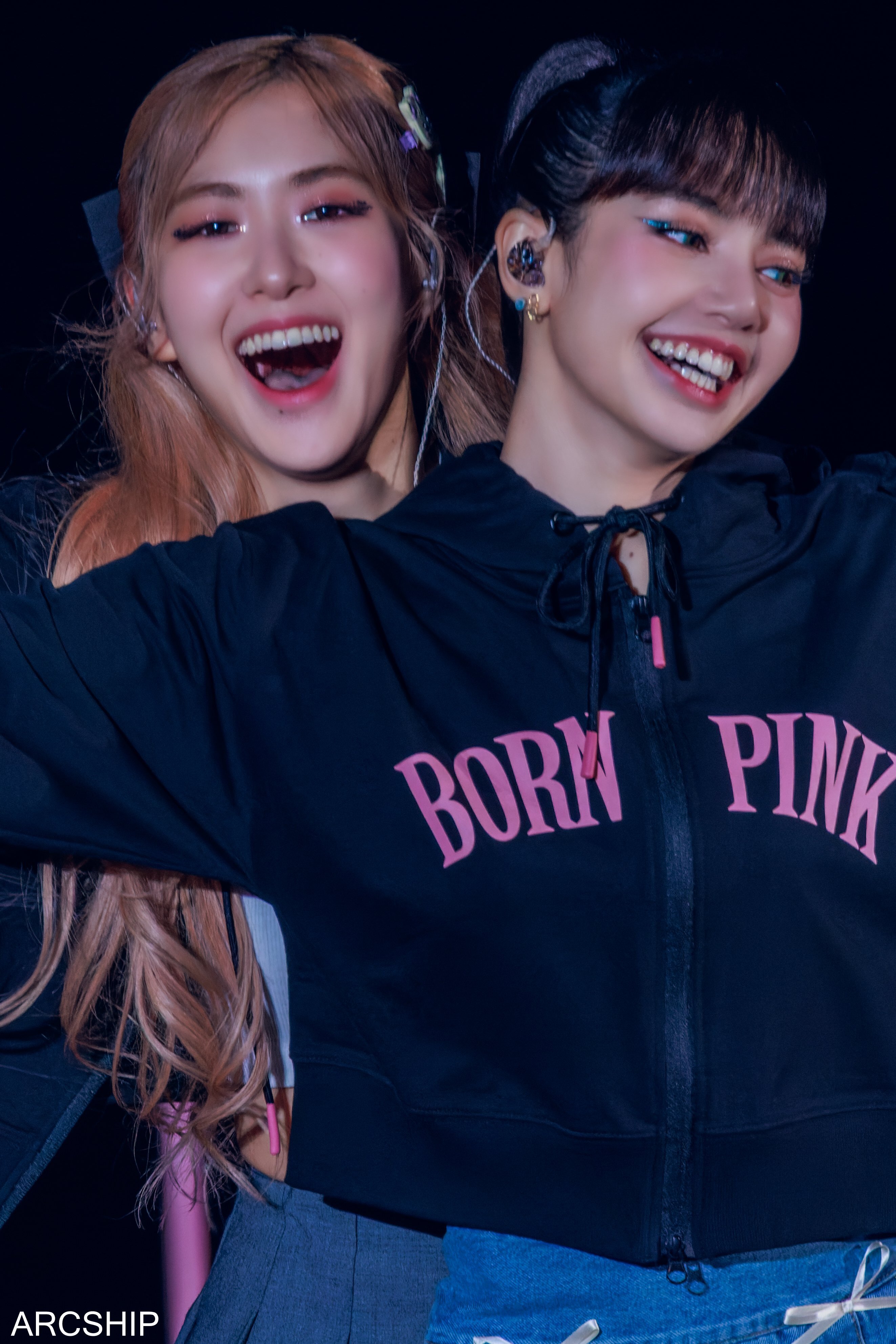 230408 BLACKPINK Lisa & Rosé - 'BORN PINK' Concert in Tokyo Day 1