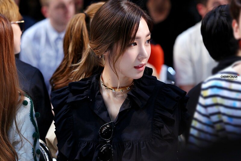 151018 Girls' Generation Tiffany at 'Push Button' Seoul Fashion Week documents 3