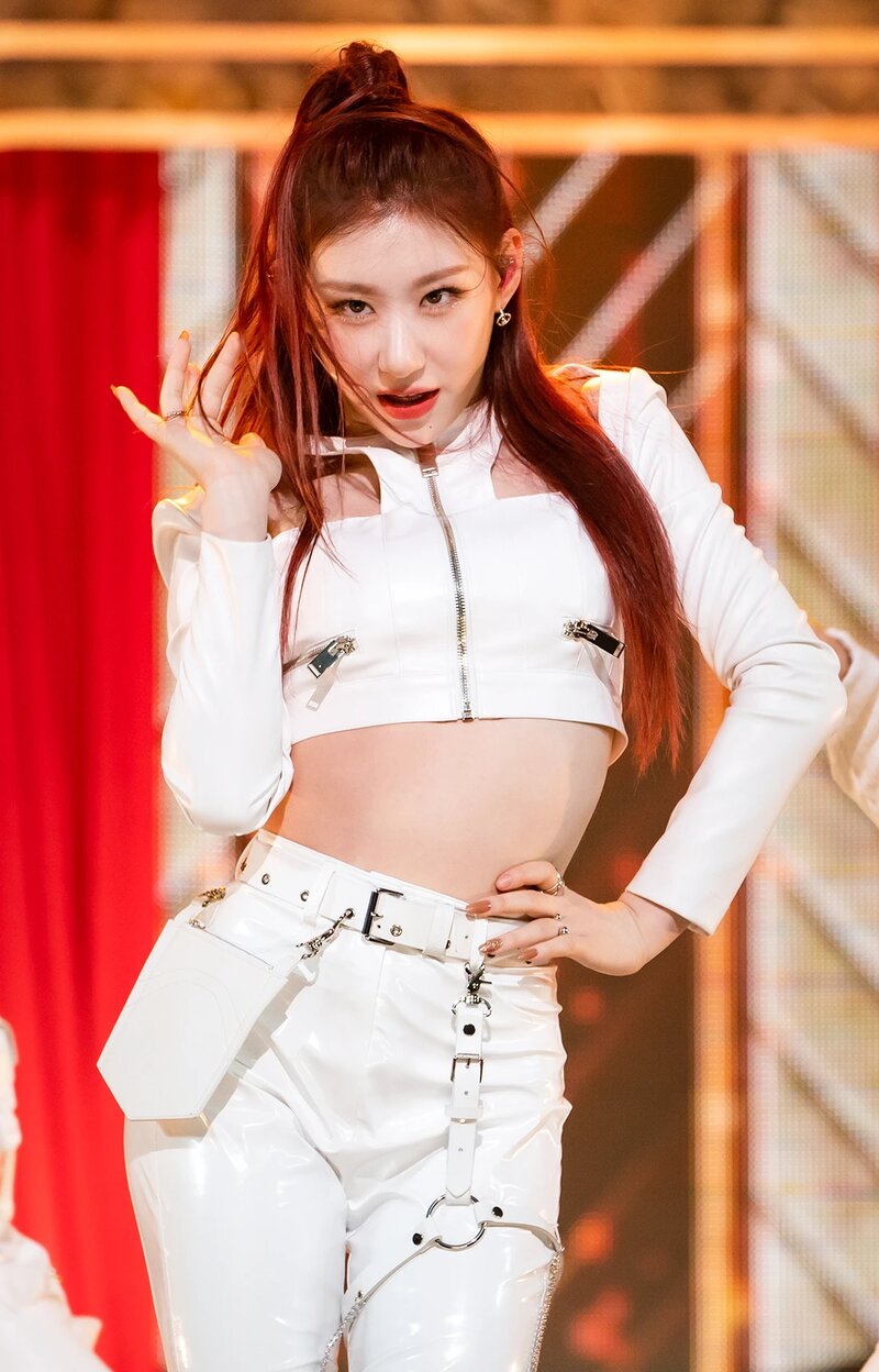 210502 ITZY 'Mafia In the morning' at Inkigayo documents 1