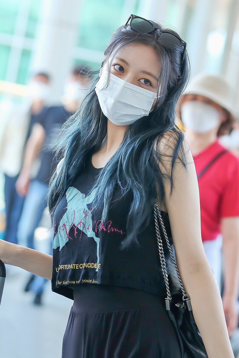 210609 ITZY Yuna - GMP Airport documents 2