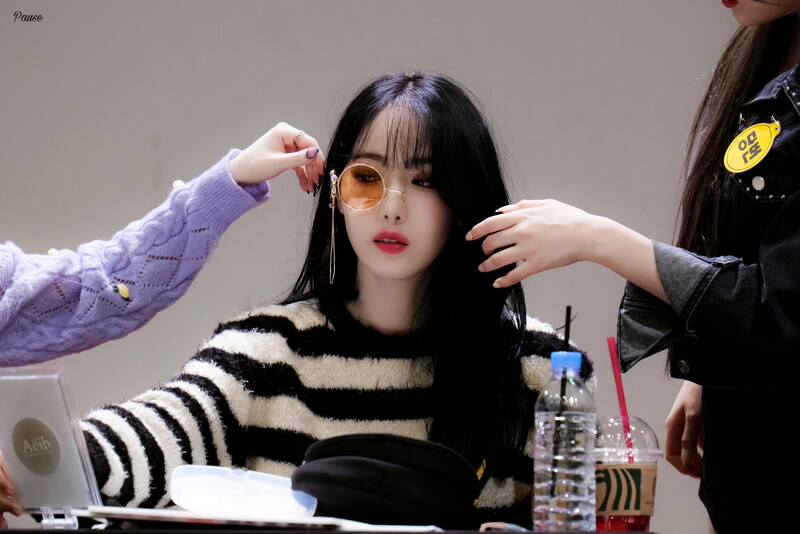 230203 VIVIZ SinB - SoundWave Fansign documents 1