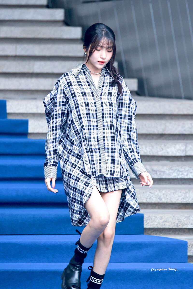 230319 Sowon at Seoul Fashion Week documents 2