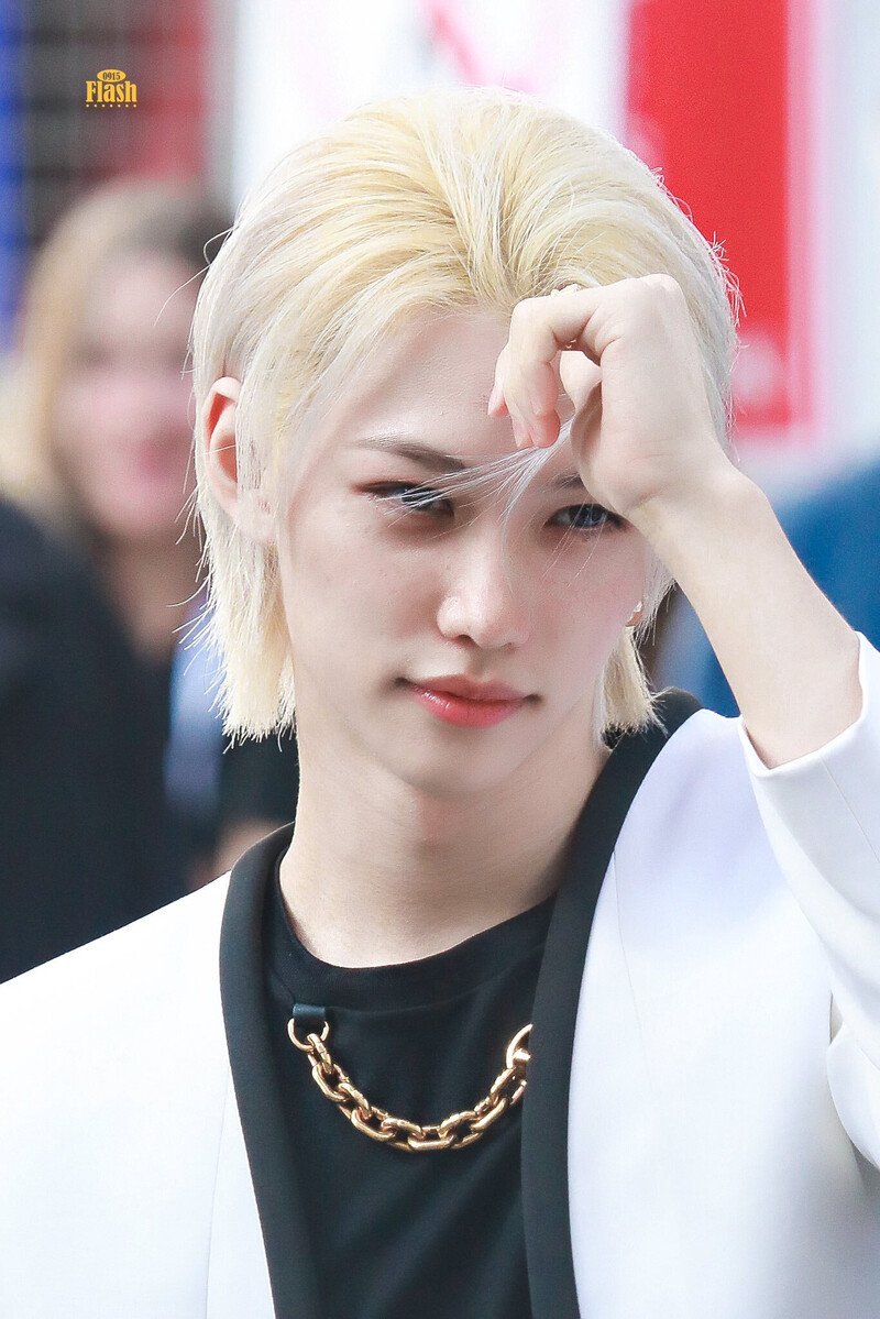 231002 Stray Kids Felix at the Louis Vuitton Spring-Summer 2024 Show PFW23 documents 13