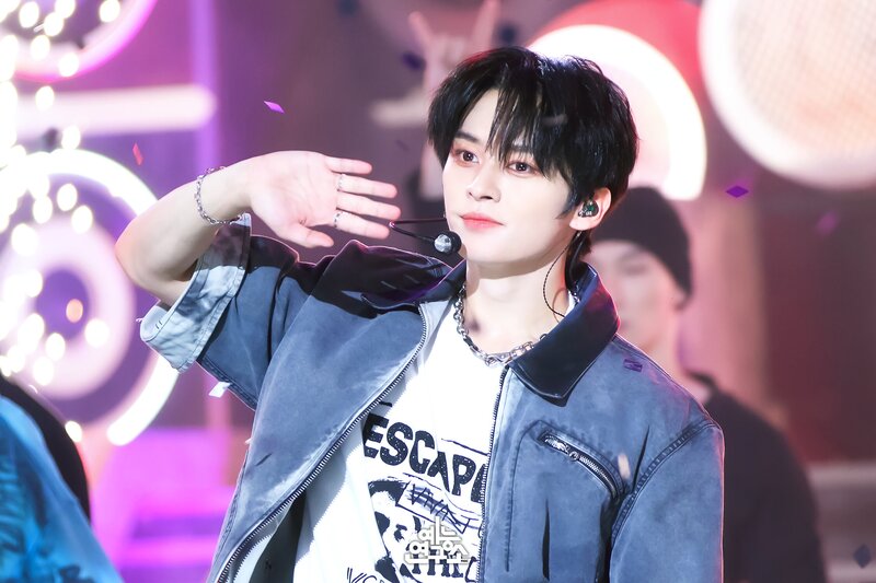 231111 Stray Kids Lee Know - "Rock-Star" at Music Core documents 3