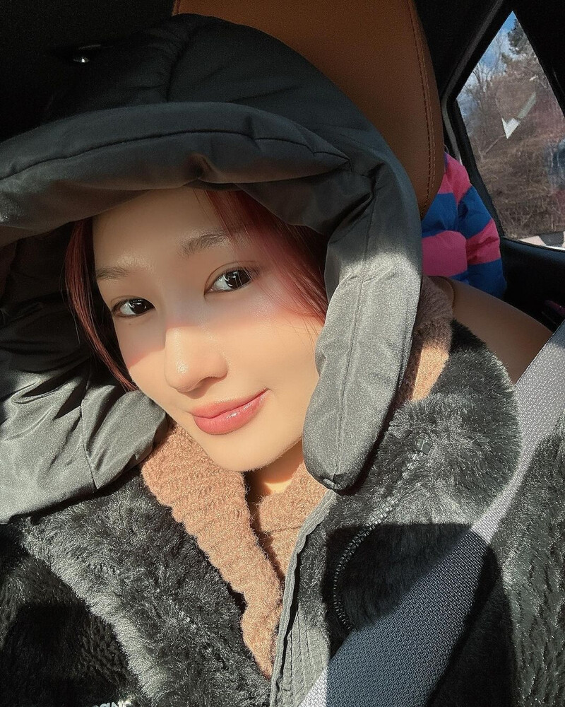 240122 Siyeon Instagram Update documents 8