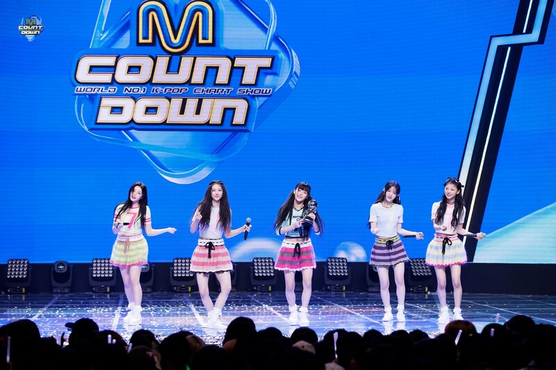 240418 ILLIT - 'Lucky Girl Syndrome' at M Countdown + Encore documents 18