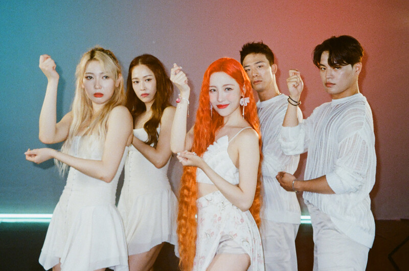 M2 Twitter Update - Sunmi July Film Camera Photos for 'Heart Burn' documents 13