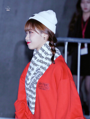 171017 Weki Meki Yoojung at Seoul Fashion Week 'HERA'