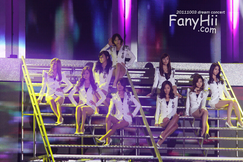 111003 Girls' Generation at Gyeongju Hallyu Dream Concert documents 16