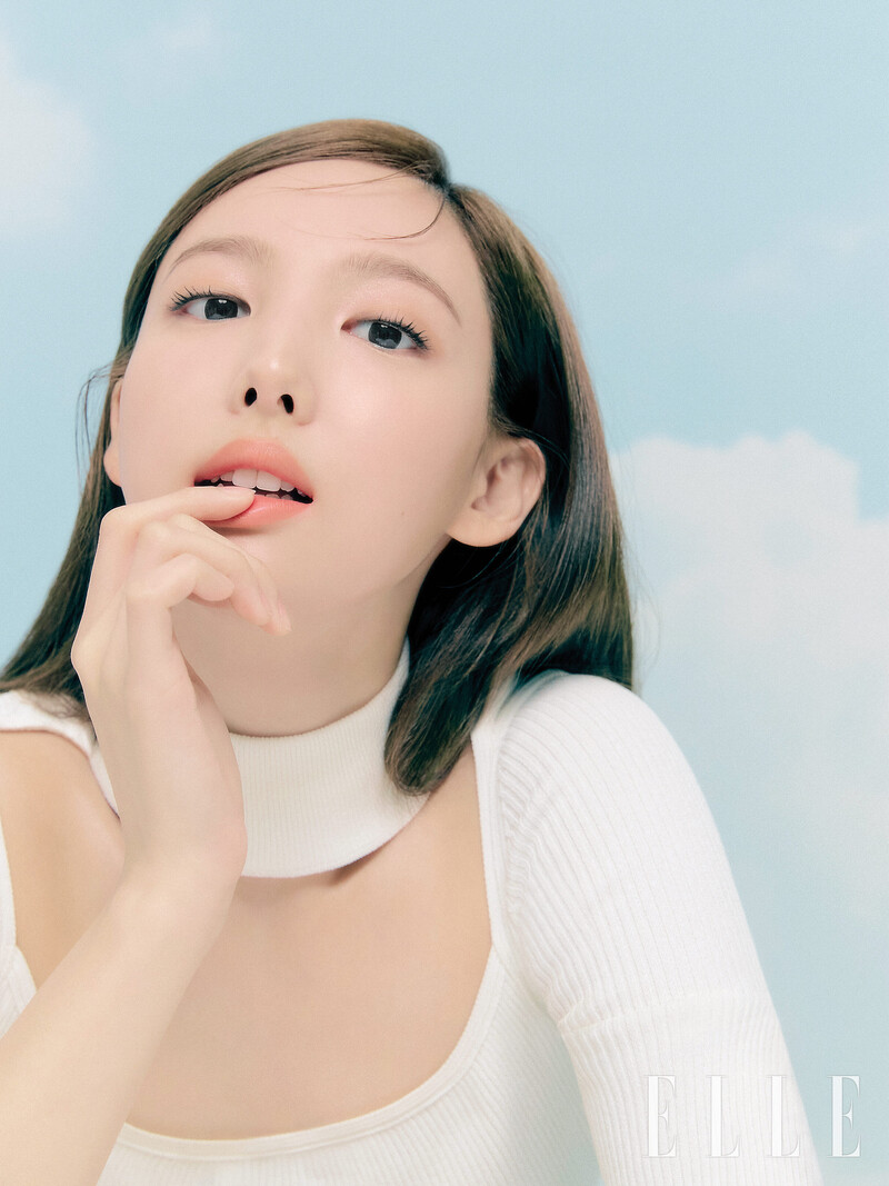 TWICE's Nayeon for ELLE Korea Magazine September 2021 Issue documents 2