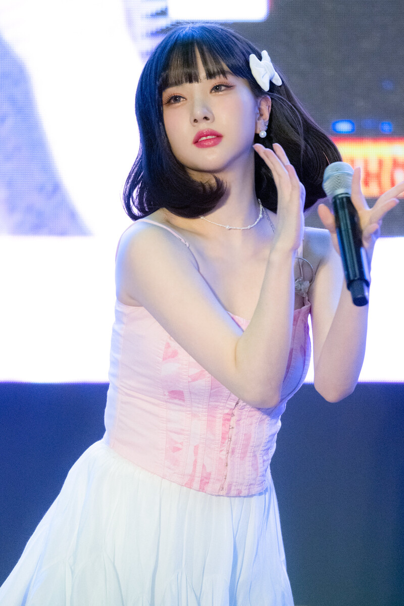 230407 VIVIZ Eunha - Korea Representative Festival Fair In Busan | Kpopping