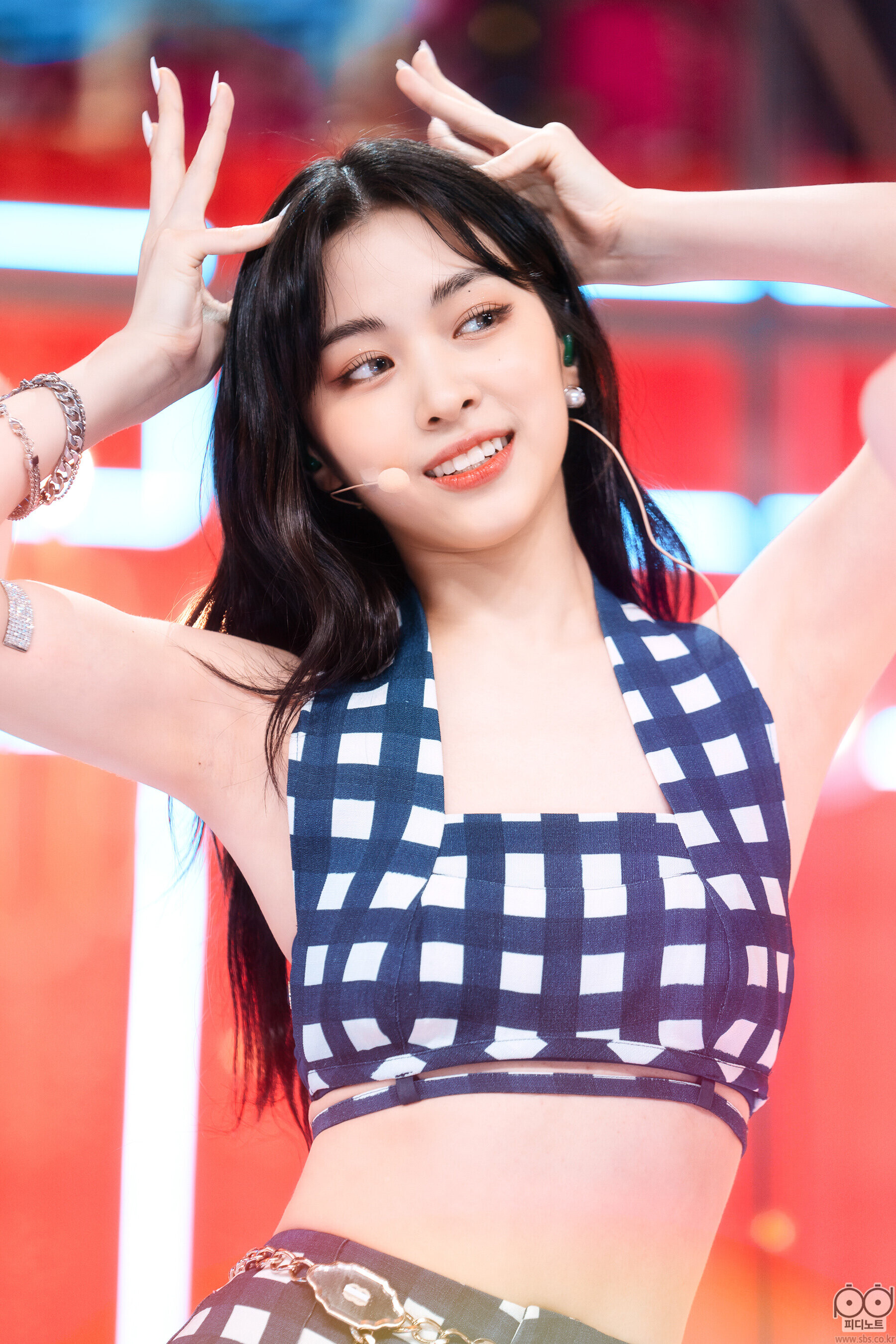 220718-ITZY-Ryujin-Sneakers-at-SBS-Inkigayo-documents-6.jpeg?v=0e47f