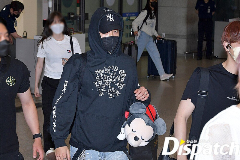 220614 THE BOYZ Kevin At Incheon International Airport documents 3