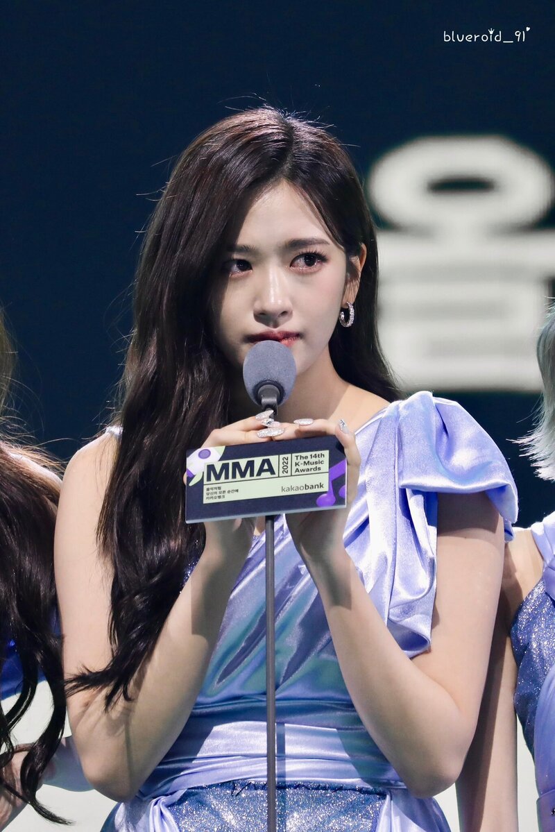 221126 IVE Yujin at Melon Music Awards documents 5