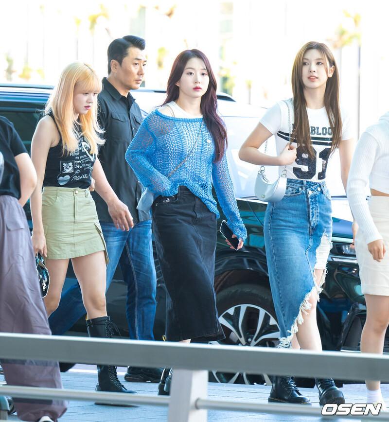 230603 NMIXX at Incheon International Airport for Bangkok Showcase Tour documents 6