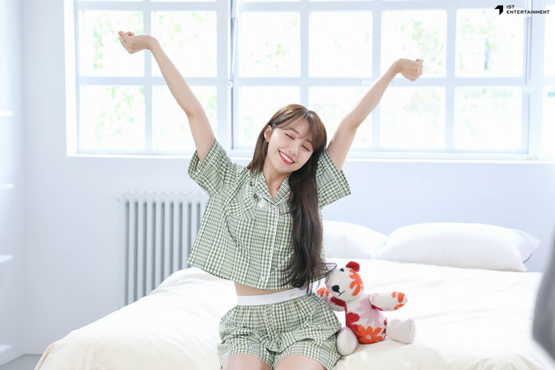 230612 IST Naver post- EUNJI 'Nareun Lookbook'  behind documents 4