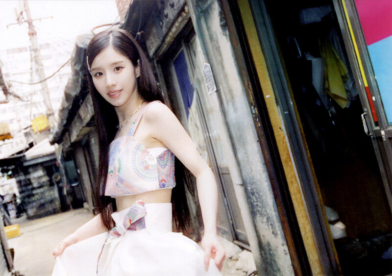 HEEJIN -  1st Mini Album "K" [SCANS] documents 4