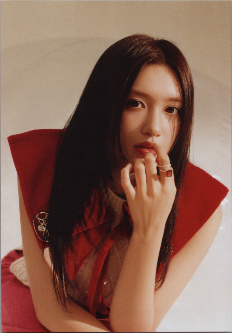 IVE - Mini Album 'I'VE MINE' (Scans) documents 2