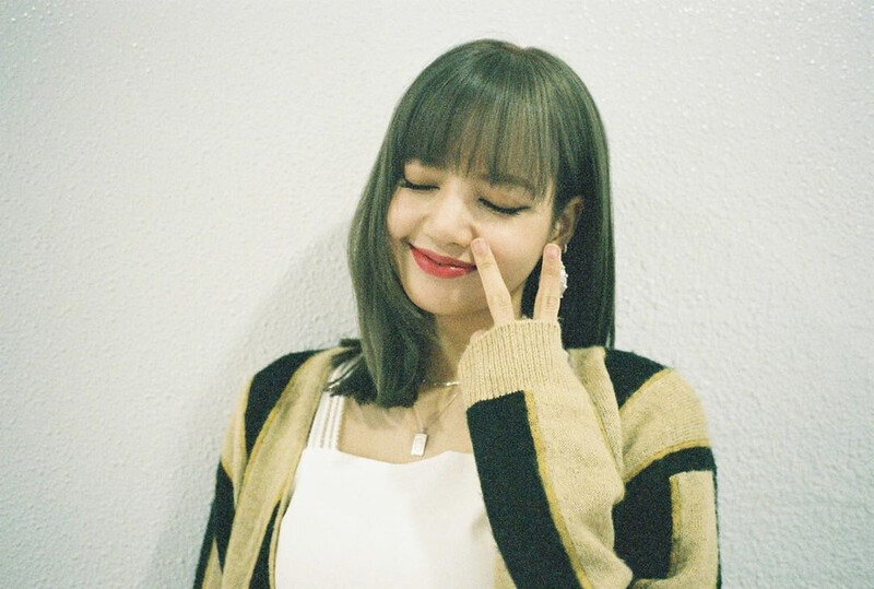 190806 LISA Instagram Update documents 8