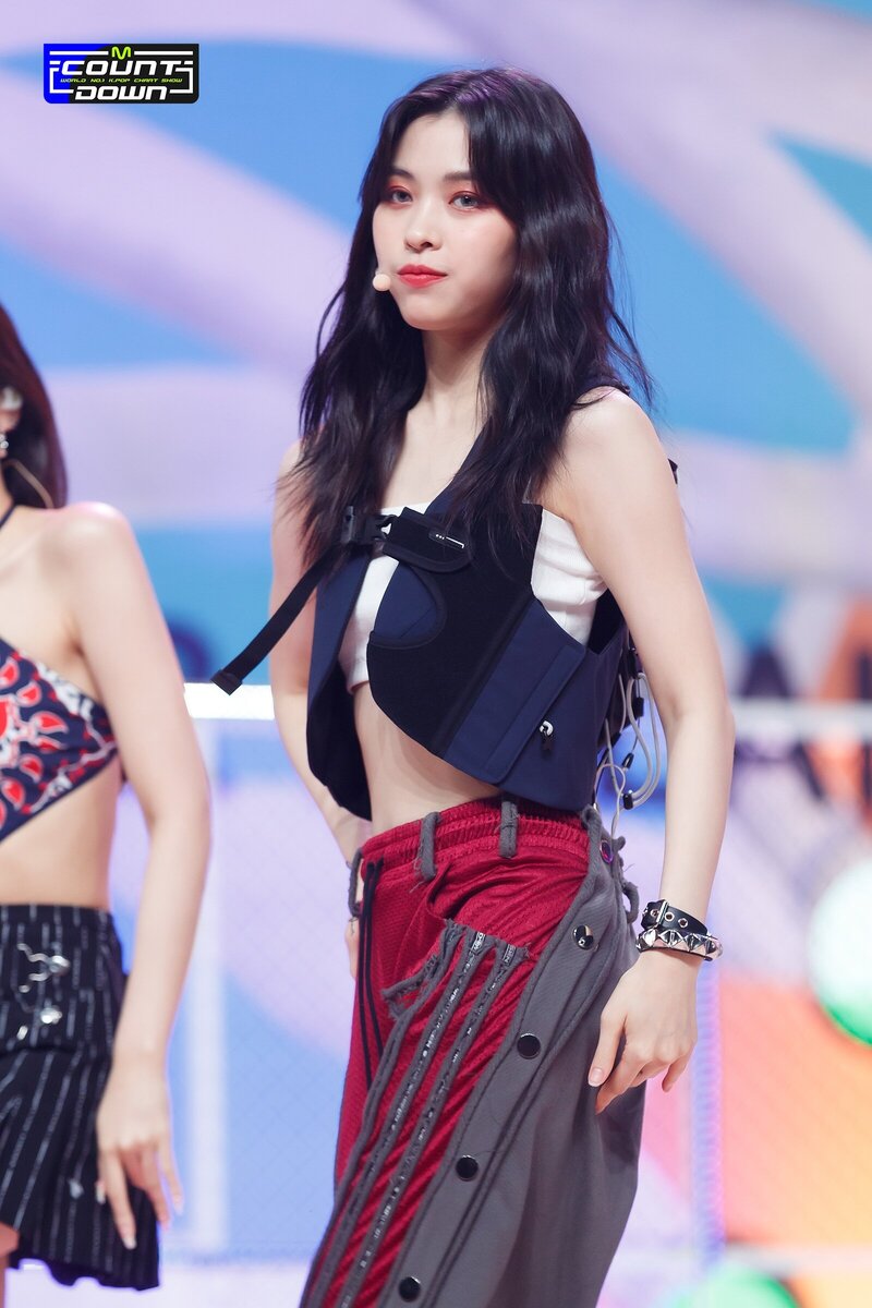 220721 ITZY Ryujin - 'SNEAKERS' at M Countdown documents 4