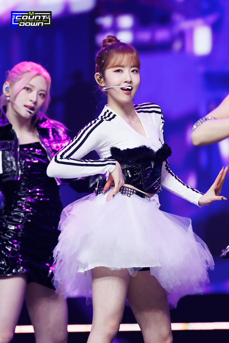 221229 STAYC Sieun 'RUN2U' at M Countdown documents 2