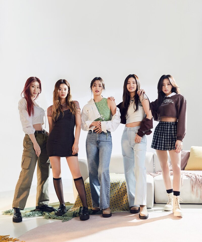ITZY for H&M 2022 Spring / Summer Collection documents 7