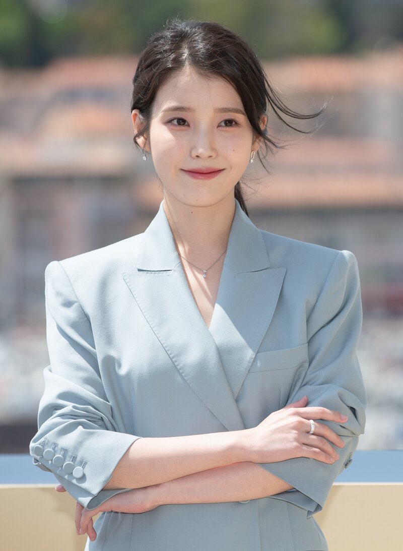 May 27, 2022 IU - 'THE BROKER' 75th CANNES Film Festival Interview Photos documents 1
