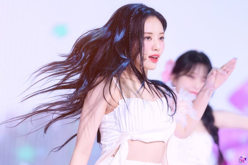 220717 fromis_9 Jiwon - 'Stay This Way' at SBS Inkigayo documents 2