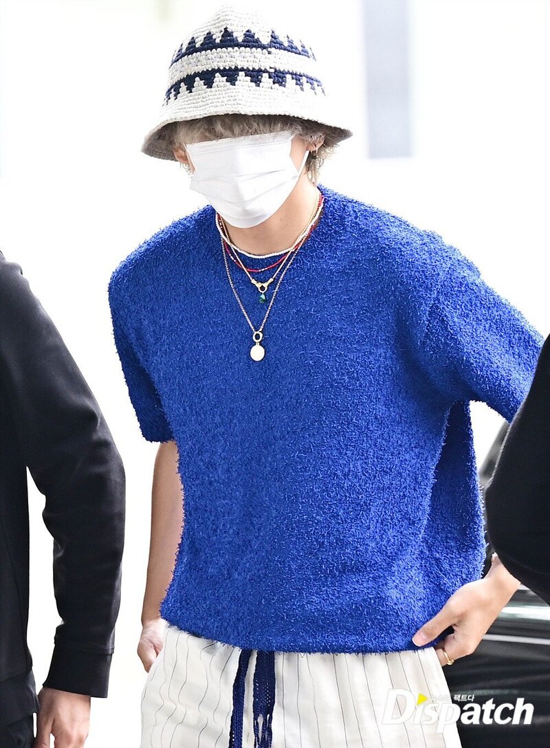 230531 BTS V at Incheon International Airport documents 5